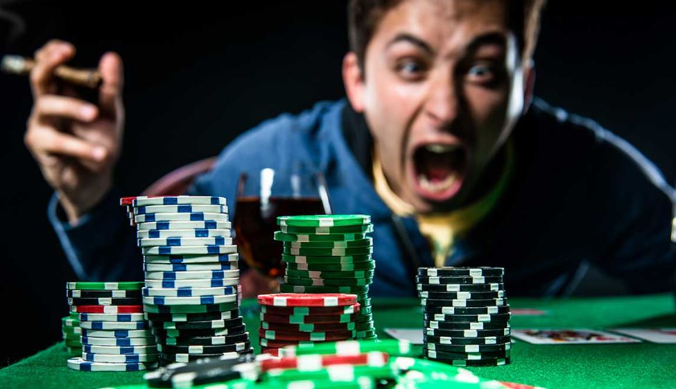 Tìm hiểu toàn tập về khái niệm Tilt là gì trong Poker